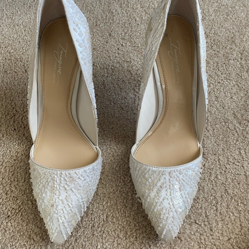 Imagine Vince Canute ivory beaded pumps